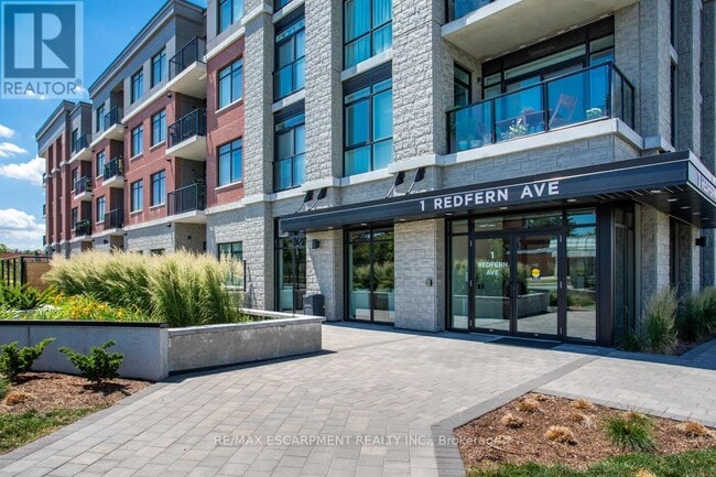 Building Photo - 1 Redfern Ave