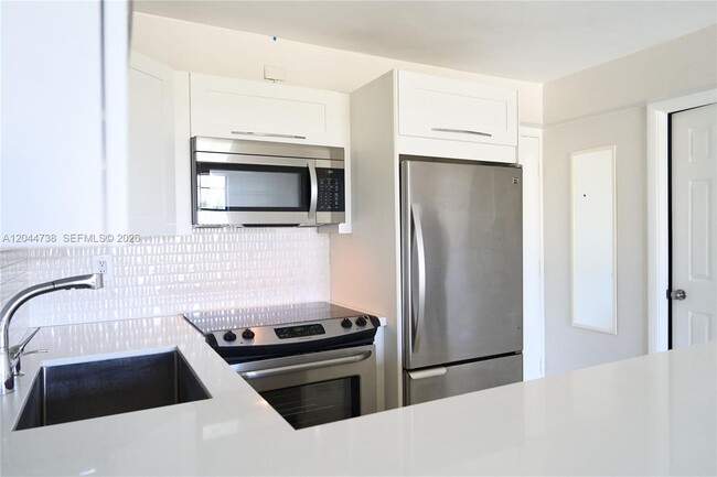 Building Photo - 3000 N Ocean Blvd