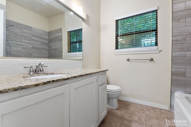 Photo - 1700 E Mission Blvd House