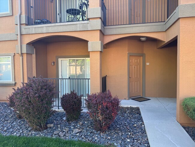 Foto del edificio - 6850 Sharlands Ave