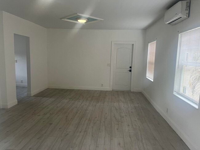 Foto del edificio - 407 S Lakeside Dr