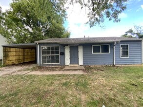 Building Photo - 905 Southmoor Dr