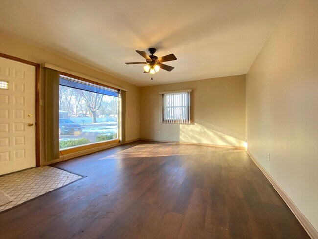 Foto del edificio - 3 Bedroom Home in Merrillville, IN