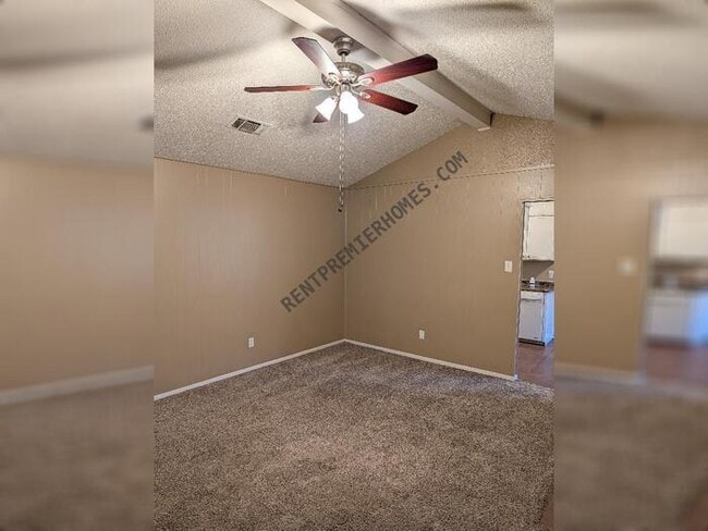 Foto del edificio - 1563 Pamela Ln