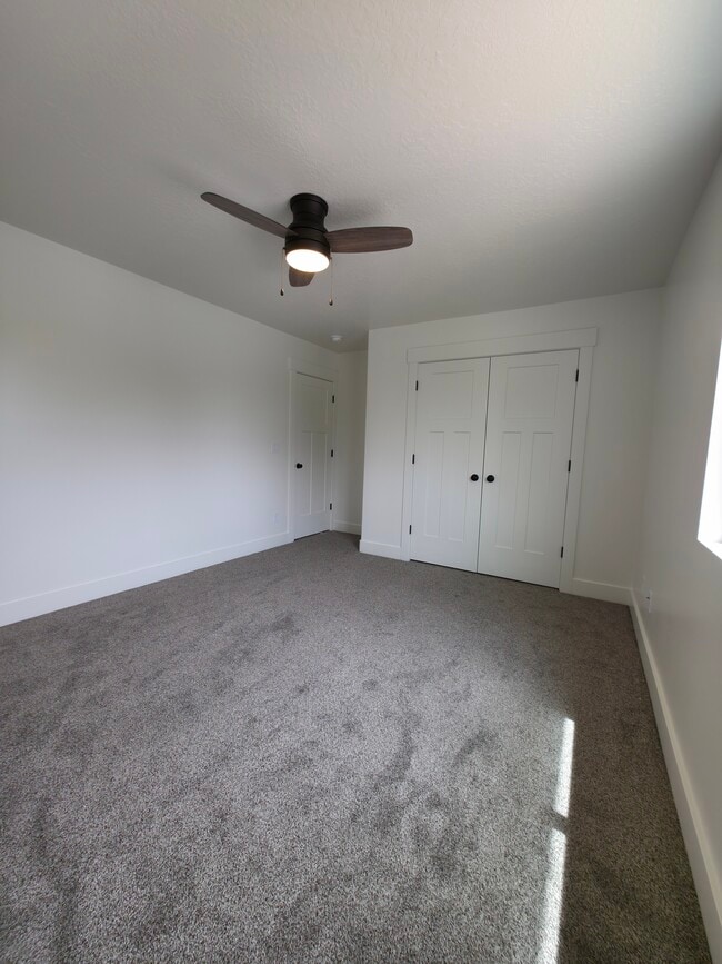 Building Photo - 134 E 900 N