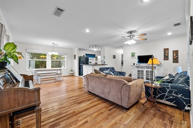 Foto del edificio - 102 Bonita Ave