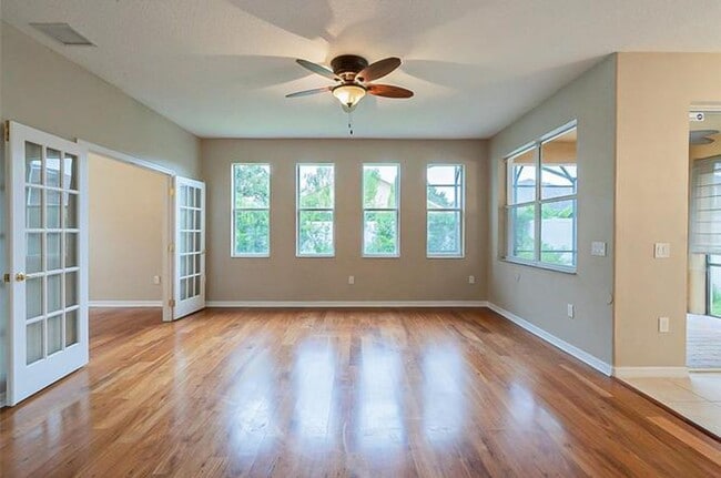 Building Photo - Spacious 3/2 with enclosed office and fence enclosed yard!