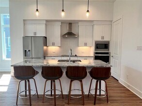 Building Photo - 13325 Bee St