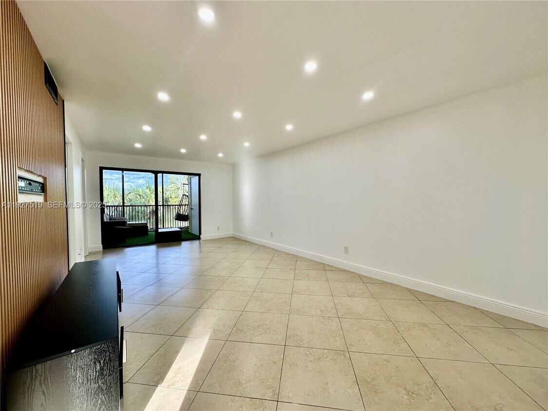 Foto principal - 3470 Foxcroft Rd