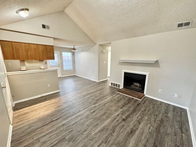 Foto del edificio - 6481 Summer Creek E