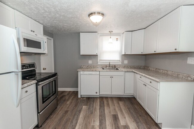 Building Photo - Remodeled 3 Bedroom Home - Available Now!