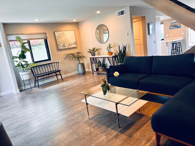 Foto del edificio - 6813 Briarwood Dr