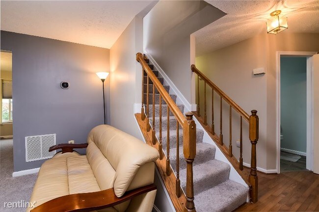 Building Photo - 3 br, 3.5 bath House - 7208 WILLOW HILL DR