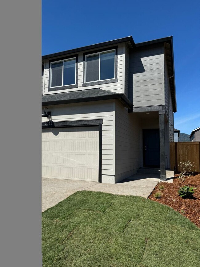 Building Photo - 4 bedroom 2.5 bathroom in Marcola Meadows!