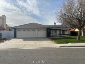 Building Photo - 39335 Rockcliff Ct