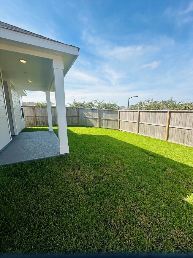 Foto del edificio - 734 Falling Cave Dr