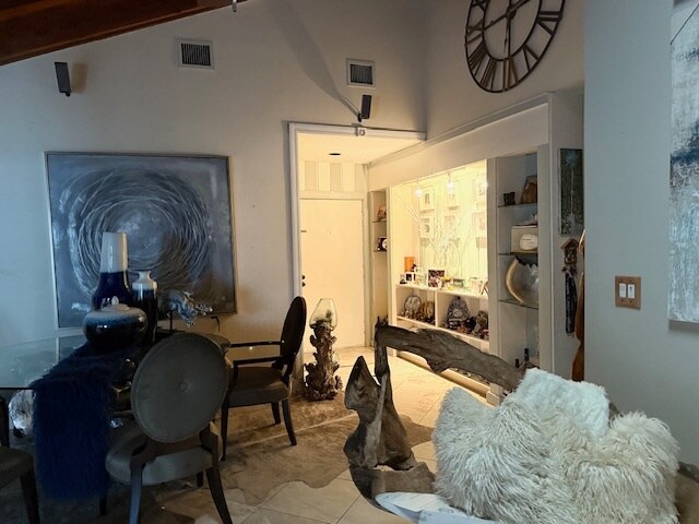 Comedor - 1420 W Sandpiper Cir