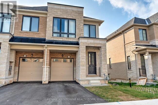 Building Photo - 1394 Almonte Dr