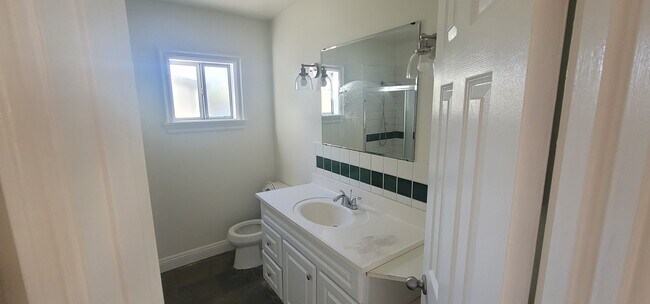 Foto del edificio - 19538 Leadwell St