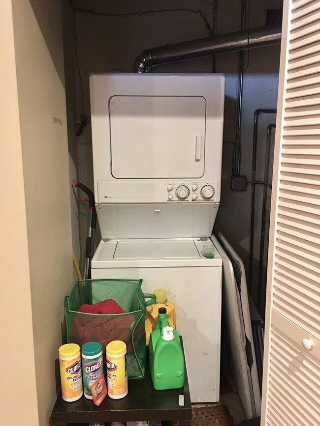 Foto del edificio - 2040 W McLean Ave