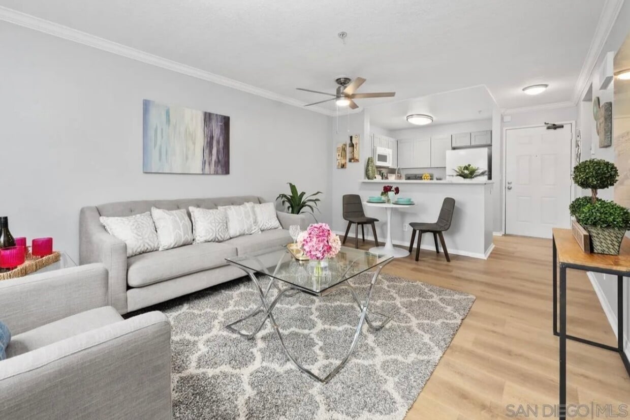 Foto principal - 8889 Caminito Plaza Centro