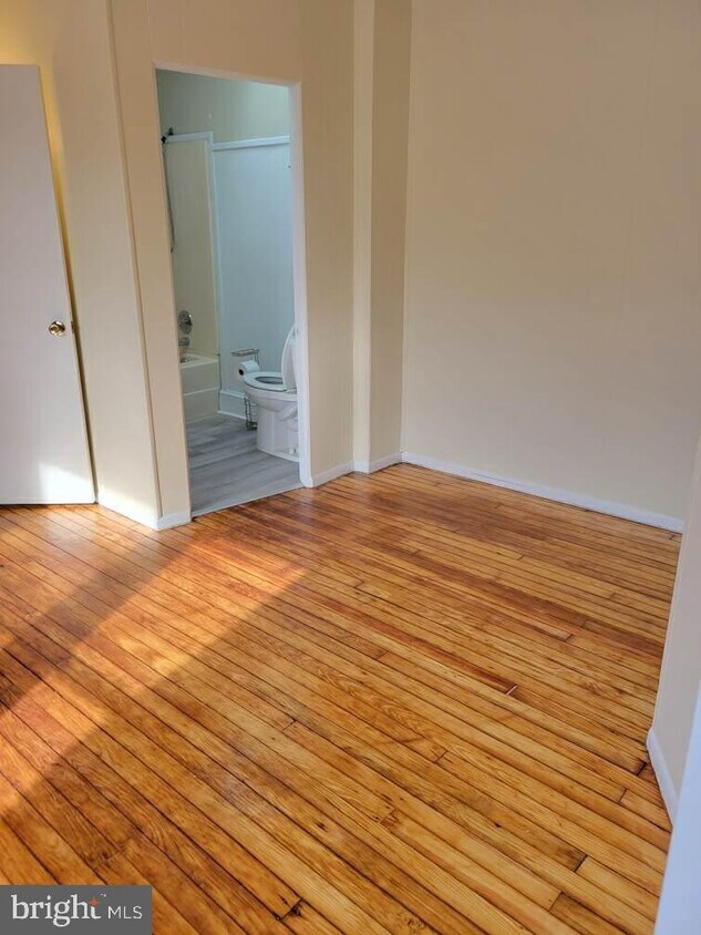 522 Main St Unit A, Riverton, NJ 08077 Room for Rent in Riverton, NJ