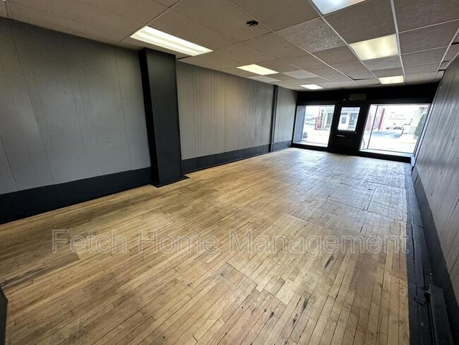 Building Photo - 107 E Main St