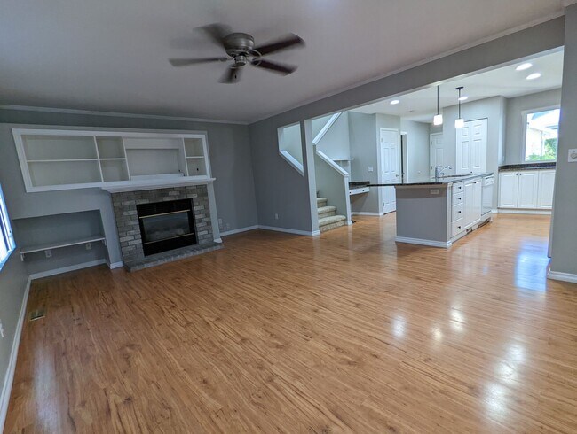 Building Photo - Exclusive Summerwind Town Home Community