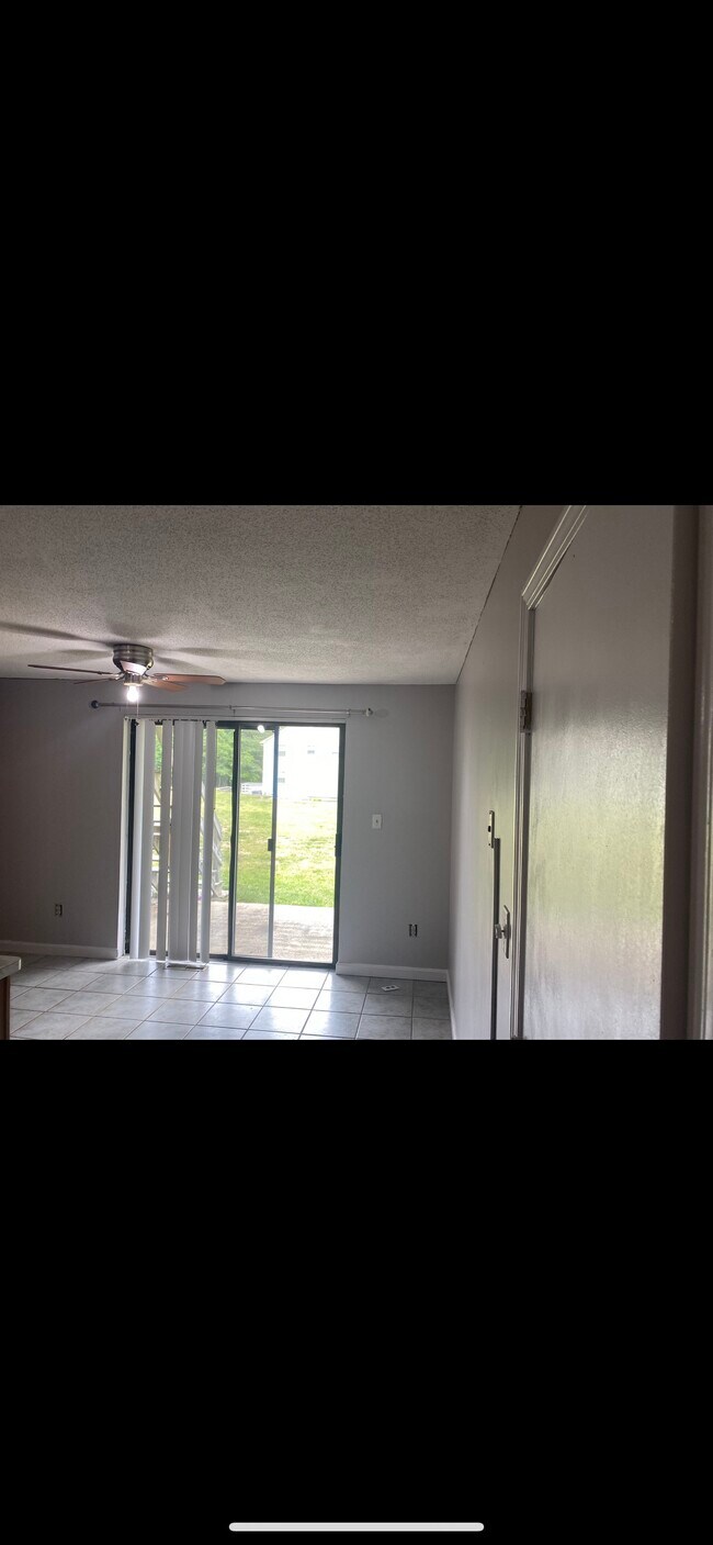 Building Photo - 19 Meadowbrook Ln