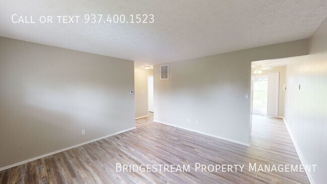 Building Photo - Ranch style 2 bedroom, 1 bath unit in Hube...
