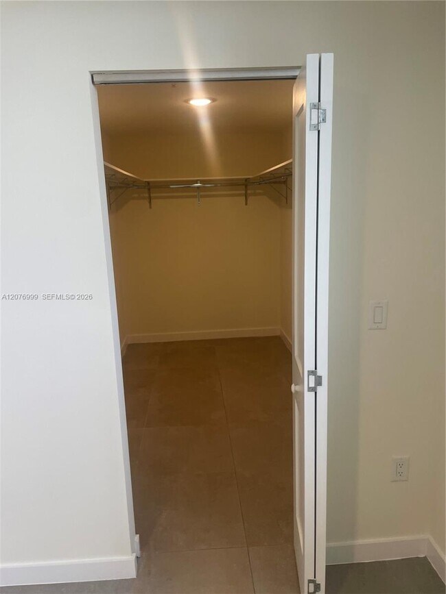 Foto del edificio - 16395 Biscayne Blvd