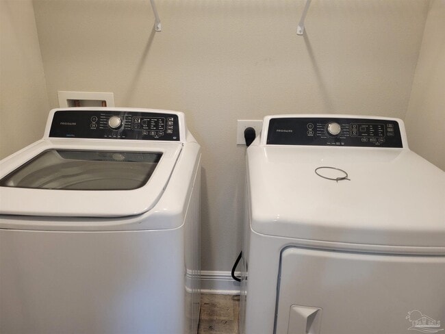 Building Photo - 6081 Royal Port Ct