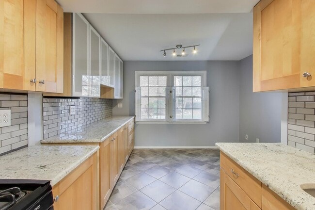 Building Photo - 5769 Yellowrose Ct