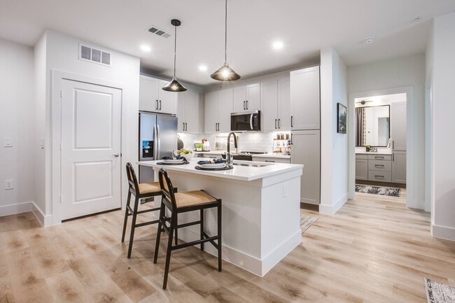 Building Photo - Aura Northline