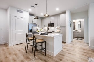 Building Photo - Aura Northline