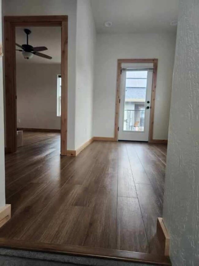 Building Photo - 1/2 off First Full Month Rent!! Stunning 2...