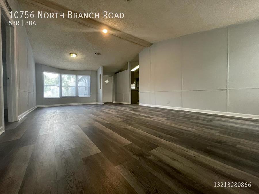 Primary Photo - Very Spacious 5/3 Mobile Home
