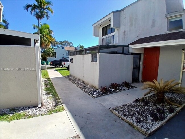 Building Photo - 15820 SW 91st Ct
