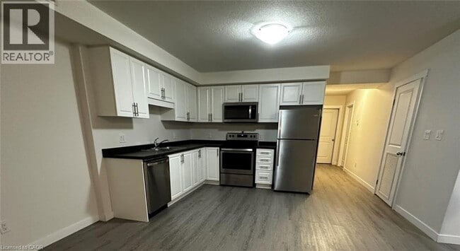 Building Photo - 160 Rochefort St.