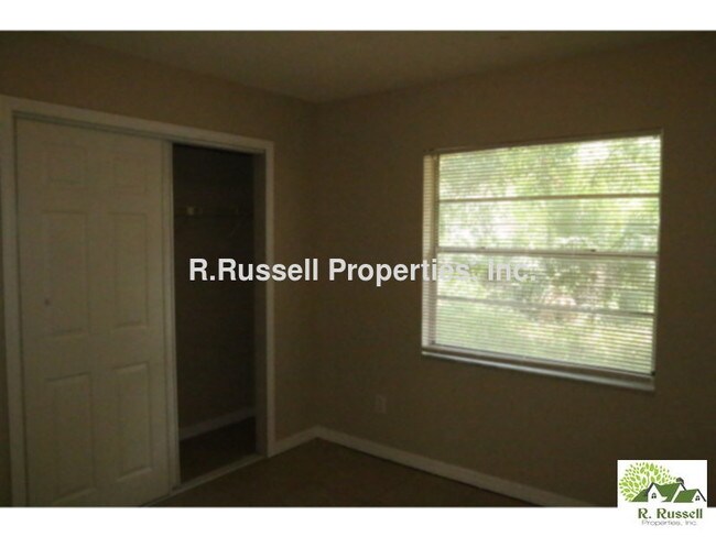 Foto del edificio - 965 Bryan Ct