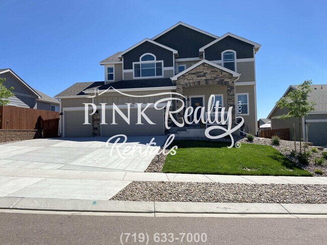 Building Photo - Gorgeous 4 Bedroom, *4 Car Garage* Home in...