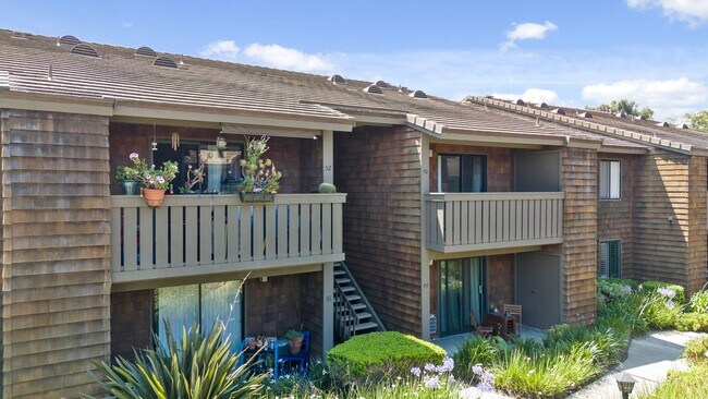 Building Photo - Stunning 1 Bedroom 1 Bath in Dana Point