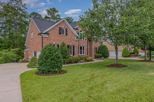 Building Photo - Stylish Renovation with Golf Course Views in a Prime Raleigh Location!