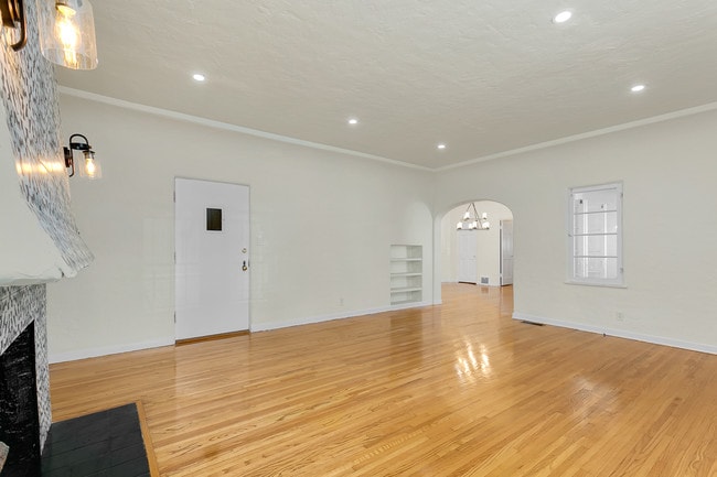 Family Room - 369 N Stanley Ave