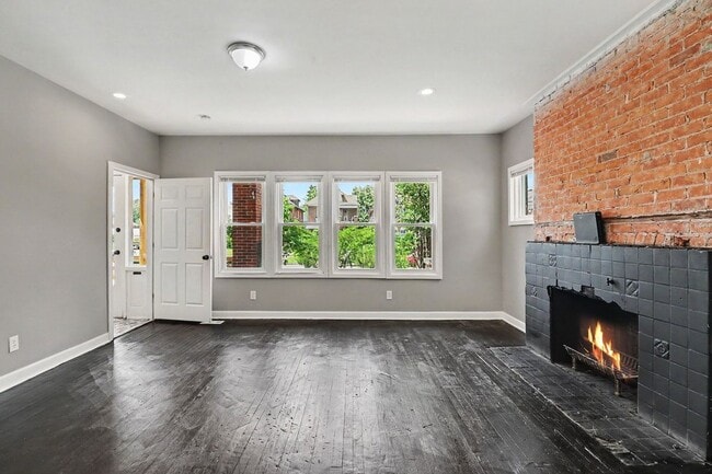 Foto del edificio - 2731 Elmhurst St