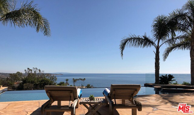 Foto principal - 4400 Encinal Canyon Rd