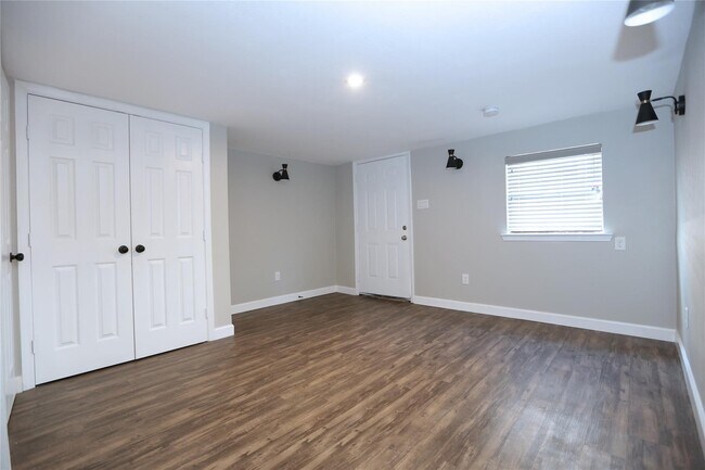 Foto del edificio - 5917-1-5912 Sherman St