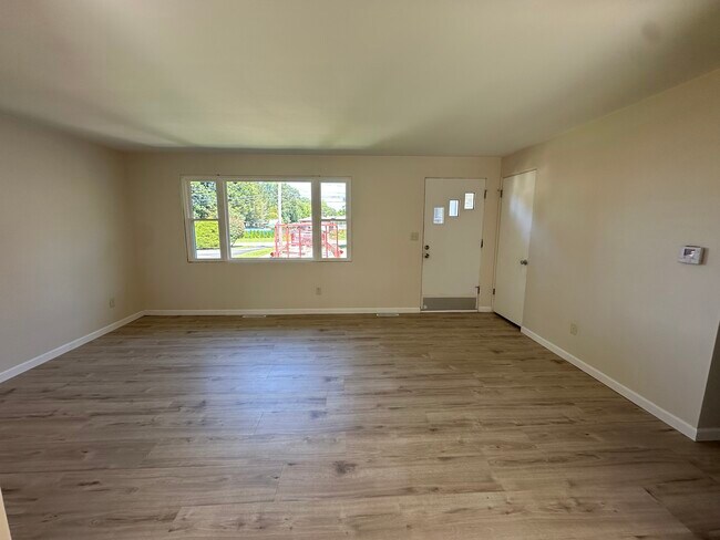 Building Photo - 2218-20-2220 Midland Dr