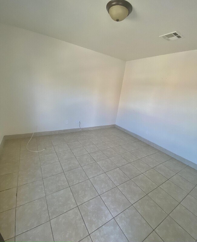 Foto del edificio - 3328 Lincoln Ave