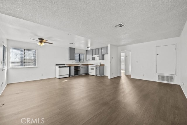 Foto del edificio - 38501 Larkin Ave